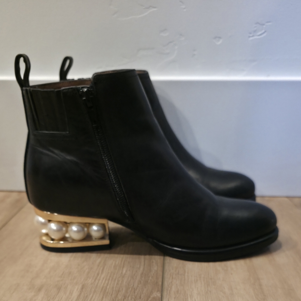 Jeffrey Campbell “Orlando” Black Leather Pearl Heel Boots – Size 6.5 – Good Used
